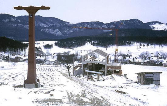 Sesselbahn Hohe Wand, Rohbau Talstation Grünbach im Winter